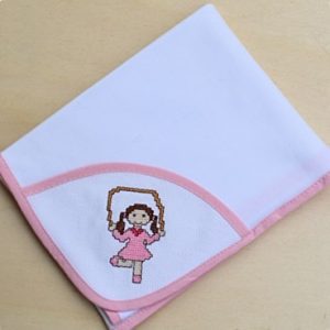 Fralda Menina a saltar à corda