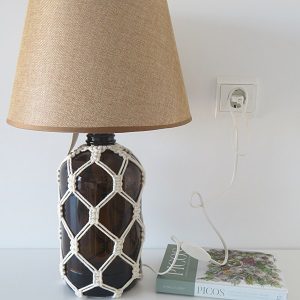 Candeeiro “Garrafão castanho e beje com macramé cru”