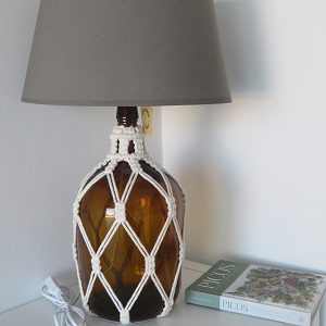 Candeeiro “Garrafão castanho e cinza com macramé cru”